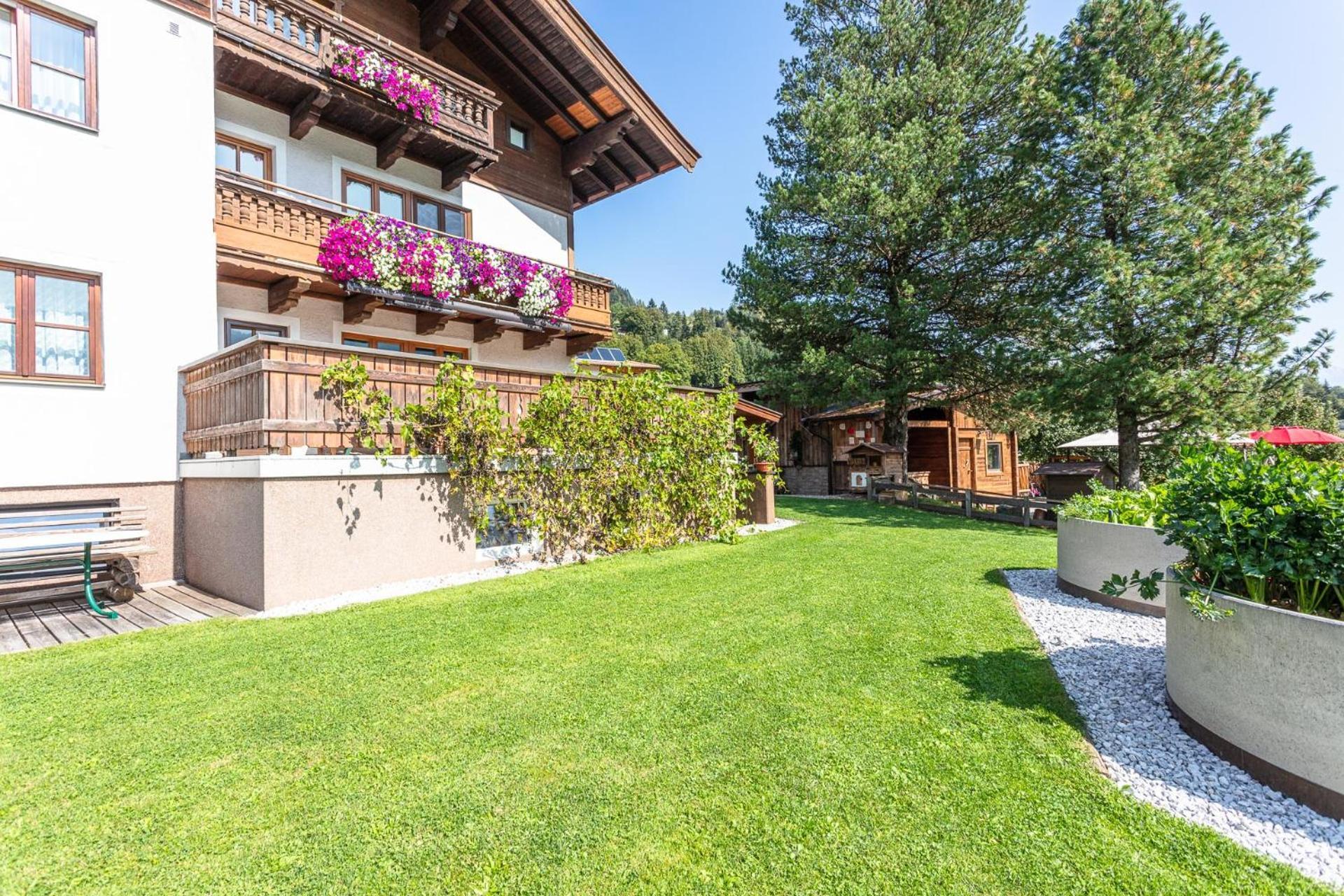 Familienbauernhof - Leogang Apartments Weissbacher Exterior photo
